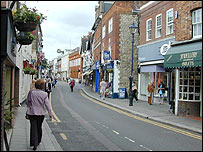 Вулиця типового британського містечка