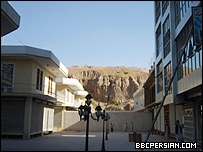 ساخت و ساز در کنار برج و باروی قدیمی شهر