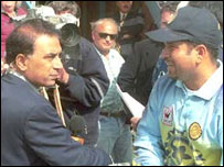 سچن تندولکر سنیل گاوسکر کے ساتھ 