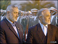 اسماعيل هنيه و پرويز داوودی (راست)