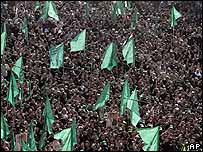 Mii de militanţi Hamas au participat la manifestările de stradă