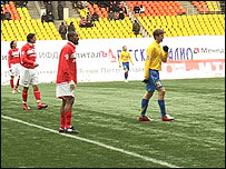 Géder (de vermelho, no centro) em jogo do Spartak de Moscou
