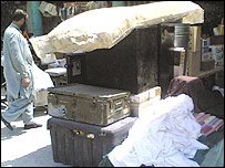 صندوق خالی مهمات جنگی، کيسه خواب (بستره) نظامی و صندوق تدارکات نظامی در بازار کارخانو