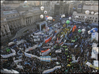 Manifestações reuniram milhares no dia da votação