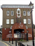 Canolfan Gelf a Dylunio'r Ty Model yn Llantrisant