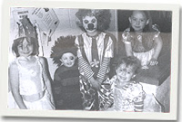 Plnt yn eu gwisgoedd ffansi