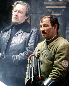 William Gaunt fel Orcini a John Ogwen fel Bostock