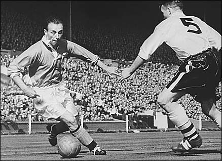 Stanley Matthews (l), Blackpool v Bolton Wanderers FA Cup Final, 1953