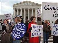 نئے قانون کے مخالفین