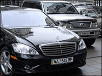 Кошти на утримання українських чиновників стрімко зросли за останні роки