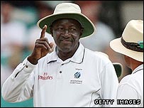 امپائر سٹیو بکنر