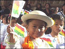 Niños en Sucre durante las celebraciones por los 200 años del grito de la independencia 