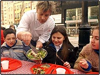 电视名厨杰米•奥立佛创建了“十五”餐厅