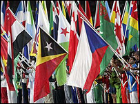 Česká vlajka při závěrečném ceremoniálu