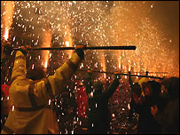Squibbing at Bridgwater Carnival 2004 (Andy Baker)