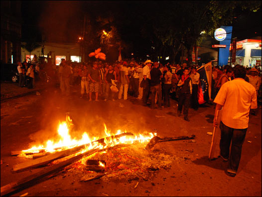 Manifestantes en Tegucigalpa en la noche del 21 de septiembre