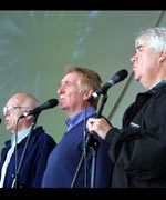 Hogia'r Wyddfa yn perfformio ar faes y steddfod