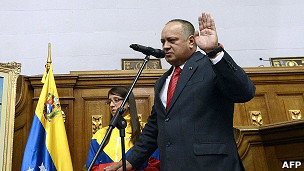 委内瑞拉国民议会主席卡韦略在加拉加斯国会议事堂内宣誓连任（5/1/2013）