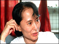 آنگ سان سوچی رهبر طرفداران دمکراسی در برمه