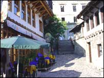 موستار کا ایک سنسان بازار