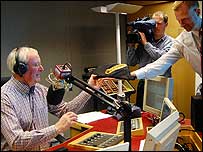 Roy Waller accepts the sheriff's hat.
