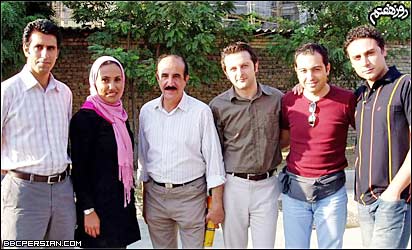 بچه های آريان با منوچهر آذری قبل از برنامه جمعه ايرانی