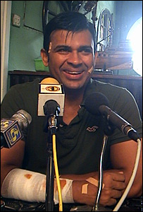 Injured Ranjan Ramanayake addressing journalists (photo: Ajith Lal Shantha Udaya)