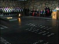 Papa Yad Vashem'de 11/5/09