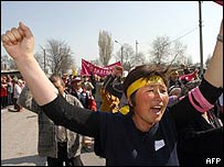 Stoupenci opozice v hlavním městě Biškeku