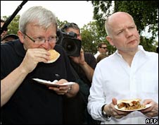 Australian Foreign Minister Kevin Rudd and UK Foreign Secretary William Hague at a barbecue with flood victims in Brisbane on 19 January 19 2011