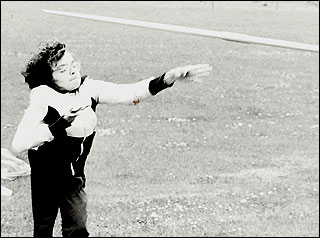 Susie Meekin throwing the javelin