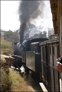 ہجاز ریلوے حاجیوں کو لانے کے شروع کی گئی تھی