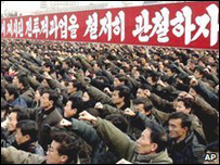Người Bắc Hàn tham gia tuần hành