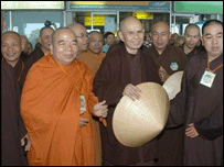 Thiền sư Nhất Hạnh và tăng đoàn