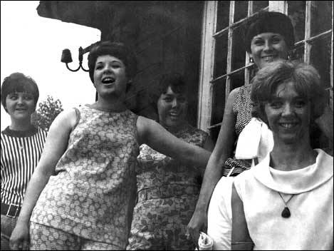 60s Female Group 352