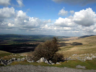 Mynydd Du uwchben Brynaman, Dyffryn Aman
