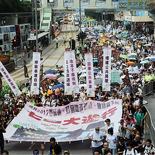 香港市民参与七一游行(1/7/2011)