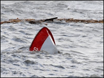 човен під час шторму