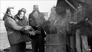 Pickets keeping warm outside the main entrance of Felixstowe docks 