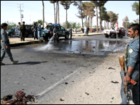 پلیس، درحال شستشوی خون از شاهراه هرات- قندهار