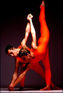 Pieter Symonds a Thomasin Gulgec v baletu Constant Speed, ispirovaném Einsteinovou Teorií relativity