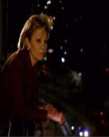 فرح پهلوی در نمایی از فیلم ملکه و من ساخته ناهید سروستانی 