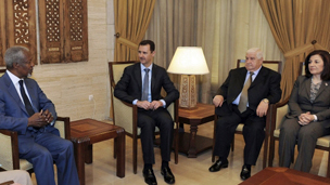 Shaaban, ngoài cùng bên phải, cố vấn của Tổng thống Assad