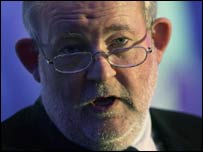 برطانیہ کے وزیرِداخلہ چارلس کلارک