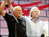 David Gilmour (esquerda) e Roger Waters
