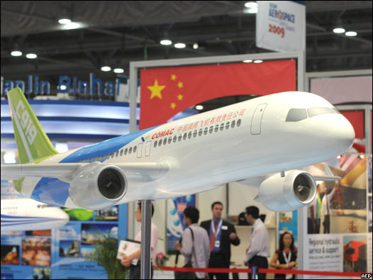 中国商用飞机有限公司COMAC C919喷射客机一比二十模型在香港展出(8/9/2009)