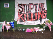 Biển 'Ngừng giết chóc' tại ga Stockwell