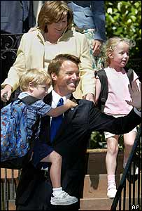 John Edwards se svou rodinou