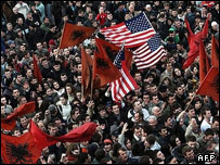 Pamje nga një miting në Kosovë 