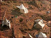 اپنی مدد آپ کے تحت عارضی پناہ گاہیں